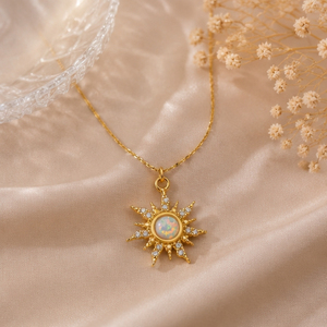 สร้อยคอจี้พระอาทิตย์สีทองประดับโอปอลและเพชรคิวบิกเซอร์โคเนีย เครื่องประดับสุภาพสตรีสไตล์เรียบหรูสำหรับผู้หญิง สร้อยคอโซ่ทองแบบมินิมอล - Product Image 4