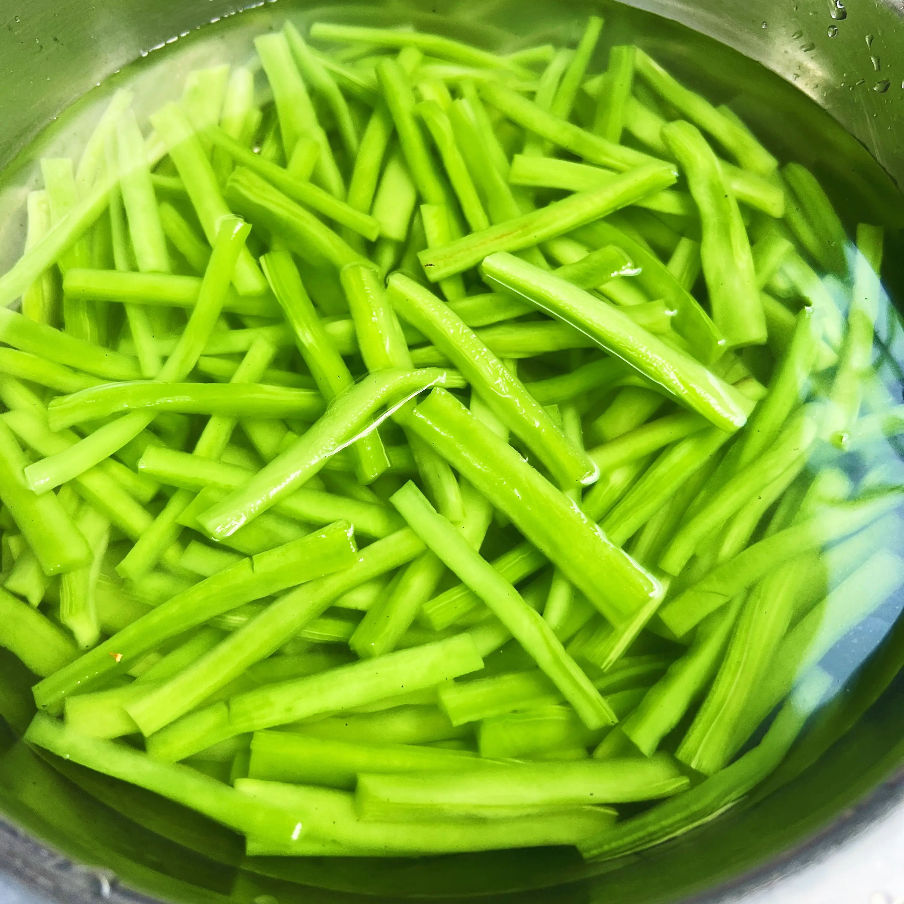 सूखी श्रद्धांजलि सब्जियां निर्जलित माउंटेन जेली सब्जी पकाने के लिए सूखी गोंगकाई पट्टी