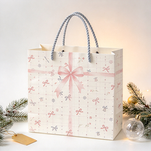 Sac de transport <span class=keywords><strong>en</strong></span> papier d'art sur mesure, gaufré, estampé à chaud, pelliculé mat, avec poignée <span class=keywords><strong>en</strong></span> ruban, pour boutique de détail - Product Image 3
