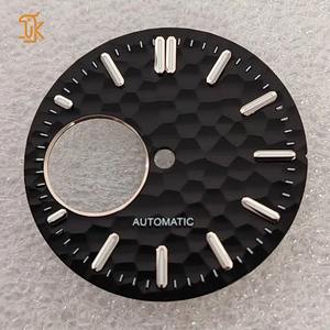 Esfera de reloj personalizada con acabado Perlage de 28.5mm para NH38, con ventana esqueletizada, índices 3D aplicados y textura de panal dorada, para NH34 - Product Image 2