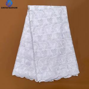 Sinya 하이 퀄리티 한국 레이스 스위스 보일 레이스 스위스 100% 면 5 야드 럭셔리 화이트 자수 면 레이스 원단 - Product Image 1