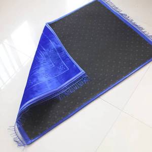 Manta gruesa de franela tejida con relieve floral musulmán, lavable, para uso en interiores como tapete de piso, ideal para la oración en el hogar y para acampar. - Product Image 1