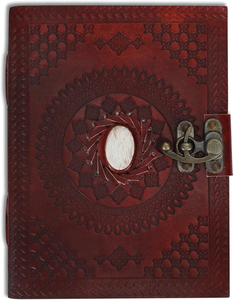 Journal en cuir gaufré vintage avec fermoir en laiton, carnet fait main pour l'écriture, le dessin et l'usage quotidien - Product Image 2