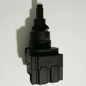 Interruptor de luz de freno Volkswagen 6Q0945511 para reemplazo y reparación, interruptor automático de plástico - Product Image 1