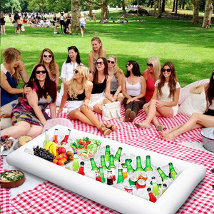 Glacière rectangulaire gonflable 134x64cm, bac à glace blanc pour pique-nique et utilisation en extérieur - Product Image 1