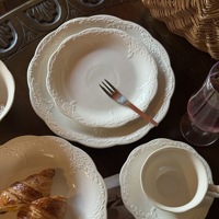 Assiette en céramique vintage de style français, dentelle florale en relief, vaisselle en porcelaine blanche embossée