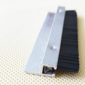 Bande d'étanchéité à brosse verticale robuste pour <span class=keywords><strong>porte</strong></span> roulante <span class=keywords><strong>de</strong></span> <span class=keywords><strong>garage</strong></span>, bas commercial - Product Image 6