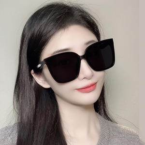 แว่นกันแดด Gm Unisex Pc Frame Uv400 Polarized Type 3 แว่นกันแดดกรอบสีดำเลนส์สีดำดีไซน์ทันสมัย - Product Image 5