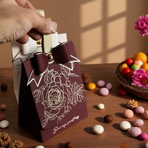 Boîte à bonbons élégante avec motif de rose et nœud, boîte à bonbons portable, boîte cadeau pour fête de fin d'année, bonbonnière (Bourgogne) - Product Image 4