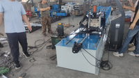 Fabricante vende máquina cortadora automática de celosía Omega con ranura en forma de U de quilla de acero ligero