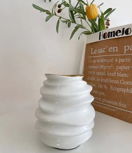 Vase en céramique artisanal <span class=keywords><strong>de</strong></span> luxe, moderne, créatif, artistique, style Art déco nordique, blanc et or, pour la décoration <span class=keywords><strong>de</strong></span> table, idéal pour les mariages - Product Image 3