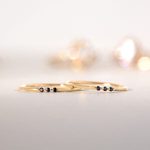 Gemnel Mini Black Diamond <span class=keywords><strong>Petite</strong></span> Fairy <span class=keywords><strong>Light</strong></span> Band Bague fine empilable en argent sterling 925 Bijoux fins - Product Image 3