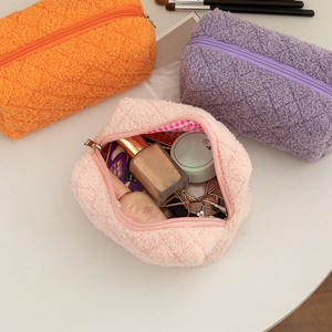 Ginzeal Simple doux matelassé éponge serviette maquillage sac filles fourrure école stylo sac en peluche voyage cosmétique organisateur <span class=keywords><strong>pochette</strong></span> - Product Image 4
