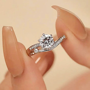 Anello dal Design Elegante Stile Classico per Donne - Product Image 2