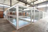 Maison conteneur plate OEM/ODM personnalisée de 20 pieds, maisonnette préfabriquée moderne, cabane préfabriquée durable en acier galvanisé, déploiement rapide