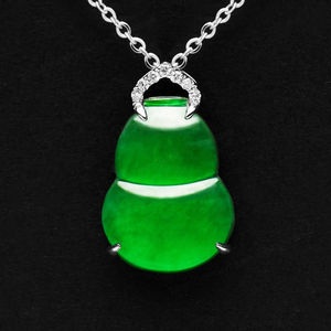 Delicado Colgante de Jade Natural de Alta Calidad, Jadeíta Helada, Diseño de Calabaza, Oro Blanco de 18K, Clásico - Product Image 1
