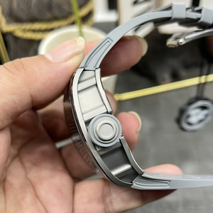 Une nouvelle montre mécanique de luxe haut de gamme pour homme, tendance, avec réserve de marche, bracelet en caoutchouc étanche et cadran squeletté. - Product Image 4