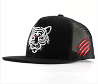 Gorra de malla con visera plana 100% poliéster con imagen bordada en 3D con diseño animal para deportes al aire libre, viajes y ocio.