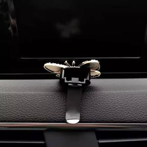 Y-1101 Clip de décoration papillon coloré incrusté de diamants pour diffuseur de parfum de voiture et grille d'aération de climatiseur - Product Image 5
