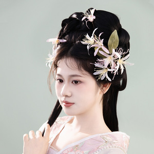 Pince à cheveux originale, design de niche, faite à la main, éthérée, réaliste, en forme de fleur de lys araignée, style antique, pince latérale, coiffe Hanfu. - Product Image 1