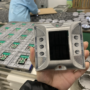 Светодиодные светоотражающие дорожные маркеры, предупреждающие светодиодные солнечные фонари, алюминиевые светоотражатели, солнечные дорожные маркеры «кошачий глаз» - Product Image 5