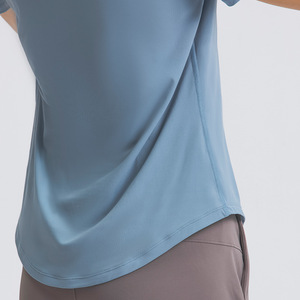 Séchage rapide Running Gym Noirs Arc Ourlet Petit quantité minimale de commande Nylon Spandex T-shirts de sport pour femmes Logo personnalisé - Product Image 3