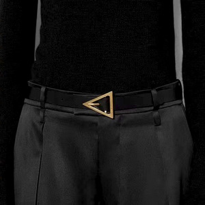<span class=keywords><strong>Ceinture</strong></span> décontractée à deux couches en cuir de vachette pour femmes européennes et américaines avec boucle triangulaire Internet-Famous Dress Suit Waist Seal for Jeans - Product Image 2