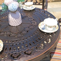 Balcon extérieur européen Table ronde en aluminium coulé 2-4 chaises Hôtel Restaurant Café Table et chaise avec accoudoir
