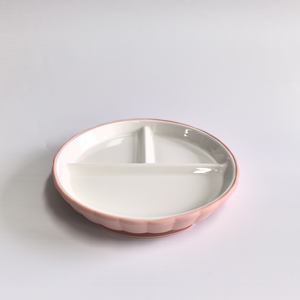Assiette à dîner divisée en céramique écologique pour enfants de 8 pouces avec base d'aspiration et logo personnalisé pour un usage domestique - Product Image 2
