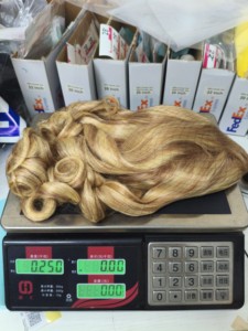 Promoción de $77: Pelucas Sueltas y Voluminosas Letsfly, 300% de Densidad, Pelucas con Cierre de Encaje 4x4, Fáciles de Usar, con Mechas Ombre, Peluca de Cabello Natural de 18 Pulgadas - Product Image 6