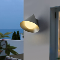 Lampe murale LED extérieure moderne en aluminium et acrylique, étanche IP54, pour jardin et cour, avec un CRI élevé de 90