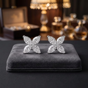Boucles d'oreilles solitaires en or blanc 14 carats avec diamant taille poire, design goutte d'eau, bijoux de mariée de luxe haute couture - Product Image 2