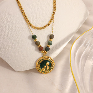 Collier pendentif plaqué or double couche avec chaîne de perles florales et médaillon rond pour femme, bijoux de mode - Product Image 4