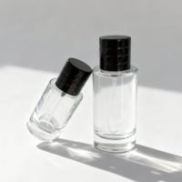 Flacons de parfum cylindriques de 30 ml et 50 ml, très demandés, en verre de luxe personnalisé avec diffuseur à bâtonnets et capuchon pulvérisateur transparent