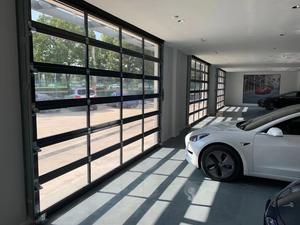 Design moderne Automatique Sectionnel en aluminium <span class=keywords><strong>d</strong></span>époli Porte <span class=keywords><strong>de</strong></span> <span class=keywords><strong>garage</strong></span> en verre trempé résidentiel à <span class=keywords><strong>un</strong></span> <span class=keywords><strong>prix</strong></span> pour les villas - Product Image 4