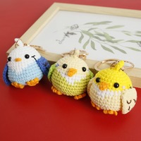 Pendentif d'hiver fait main en forme d'oiseau de dessin animé, poussin au crochet, décoration écologique de haute qualité