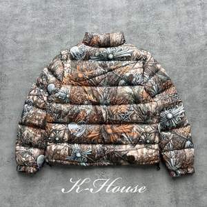 <span class=keywords><strong>Veste</strong></span> bomber en duvet exclusive Drake pour la collaboration avec Chrome Hearts, motif streetwear - Product Image 2