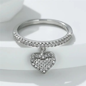 Anello con Ciondolo a Forma di Cuore, Design Creativo per Donne - Product Image 5