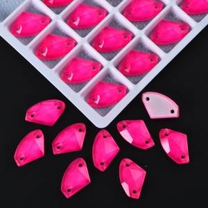 Cristales de Diamantes Sueltos Cosidos a Mano con Forma Galáctica Premium OLeeya, Personalizados con Pedrería, para Procesamiento de Prendas - Product Image 2