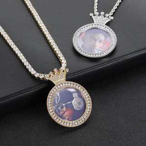 Collana <span class=keywords><strong>con</strong></span> Ciondolo Personalizzato TOP ICY Placcato Oro 14K, Corona <span class=keywords><strong>con</strong></span> Zirconi, <span class=keywords><strong>Medaglione</strong></span> Portafoto <span class=keywords><strong>con</strong></span> <span class=keywords><strong>Catena</strong></span> per Matrimoni e Feste - Product Image 6