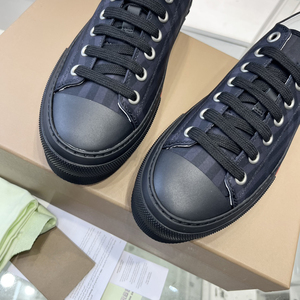 รองเท้าผ้าใบดีไซน์เนอร์คุณภาพสูงปี 2026 รองเท้าลำลองสไตล์เดินเล่นสำหรับผู้ชายและผู้หญิง รองเท้ากีฬาลำลองทันสมัย - Product Image 4