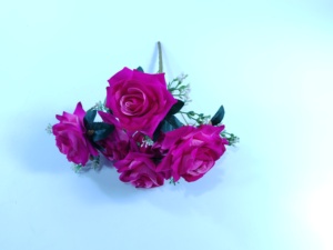 ورود صناعية كبيرة مصنوعة يدويًا من الحرير المخملي بسبعة رؤوس ناعمة ورومانسية للزفاف وعيد الحب بالجملة - Product Image 3