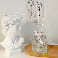 Coffret Cadeau Parfum d'Ambiance Wisteria – Diffuseur à Bâtonnets de Fleurs Séchées en Peluche, Fait Main, Exquis, Personnalisé pour Anniversaire et Mariage