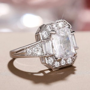 Anillo de diamantes con corte esmeralda de platino para mujer, color D natural con diamantes laterales F1746 - Product Image 3