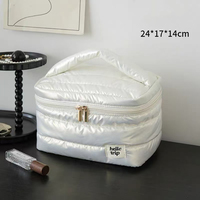 Sac cosmétique moelleux de grande capacité personnalisé pochette de toilette légère et étanche sac de beauté de maquillage matelassé
