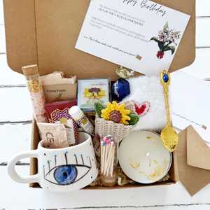 Coffret cadeau <span class=keywords><strong>personnalisé</strong></span> pour le bien-être personnel avec bougie à la cire <span class=keywords><strong>de</strong></span> soja, crochet et carte <span class=keywords><strong>de</strong></span> fleur <span class=keywords><strong>de</strong></span> <span class=keywords><strong>naissance</strong></span> - Product Image 6