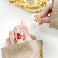 Bagues haut de gamme pour femmes avec pierres précieuses, base en cuivre plaqué or, diamant carré en carbone élevé motif fleur de glace, style tempérament, luxe léger, rétro