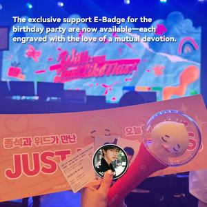 Badge LED connecté IA pour influenceurs TikTok, écran tactile IPS, lecture vidéo et GIFs - Product Image 2