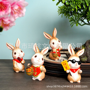 ของตกแต่งเรซิ่นรูปกระต่ายการ์ตูนพร้อมแว่นกันแดดและป้าย สำหรับตกแต่งโต๊ะทำงานและเป็นของขวัญ - Product Image 5