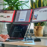 Moniteur portable triple écran 15,6 pouces 1080P IPS 300 Nits 60 Hz pour les entreprises